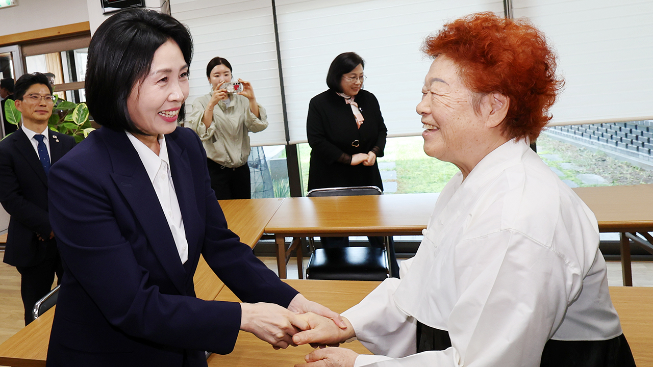 김혜경 여사 오월어머니회 방문