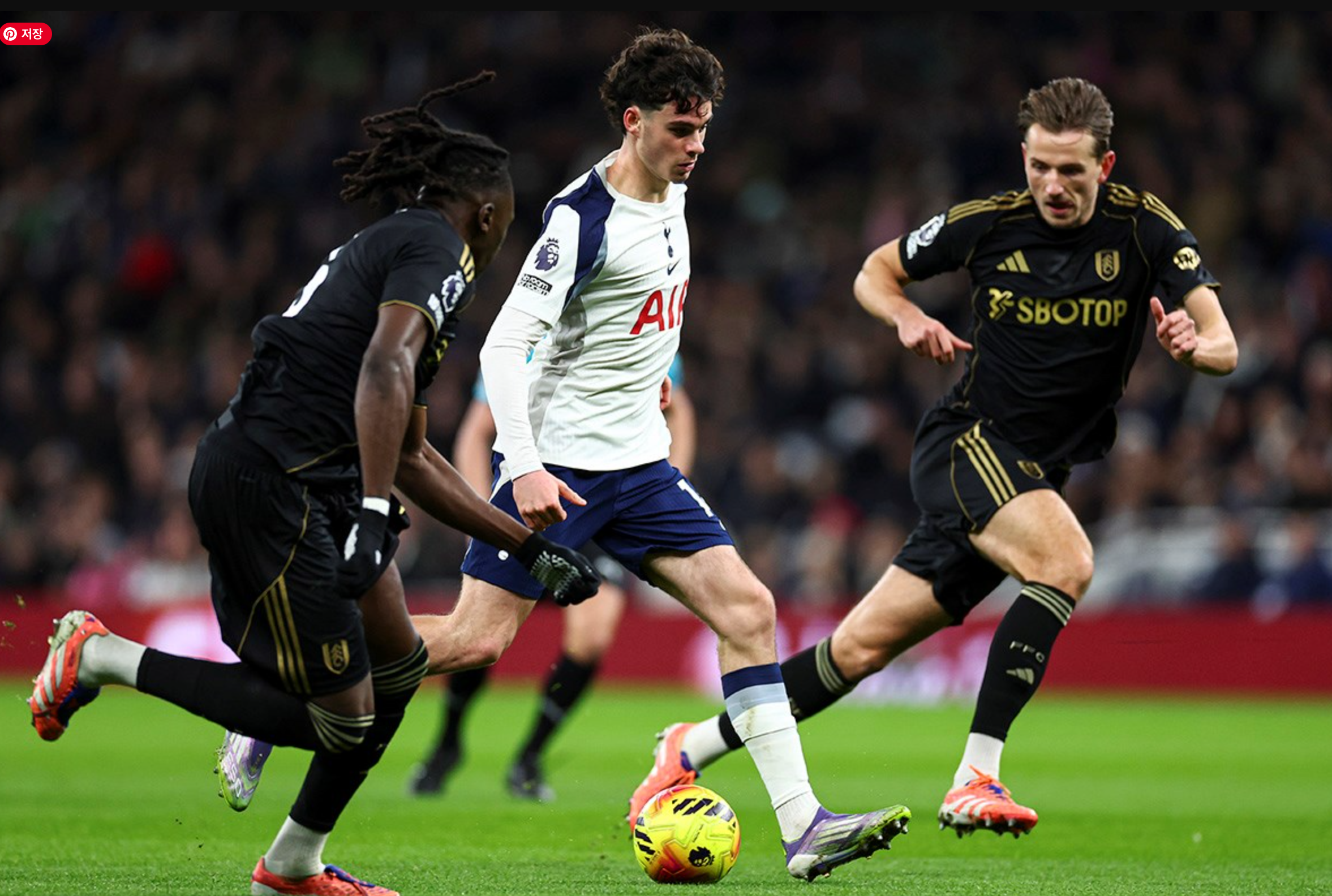 아치 그레이(가운데)