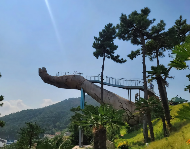 여수 예술랜드 마이다스의 손 풍경