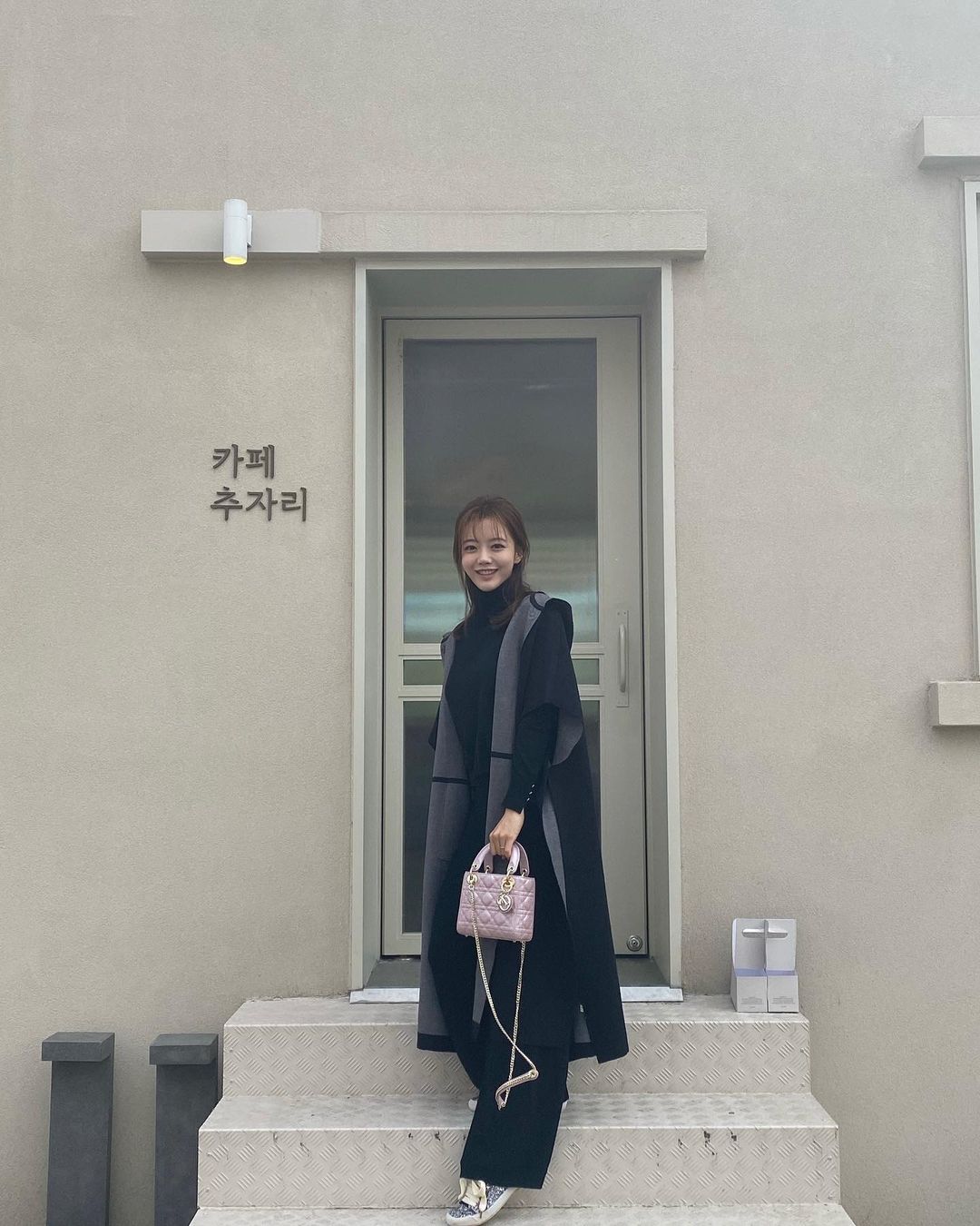진수민 캐스터 전신 사진