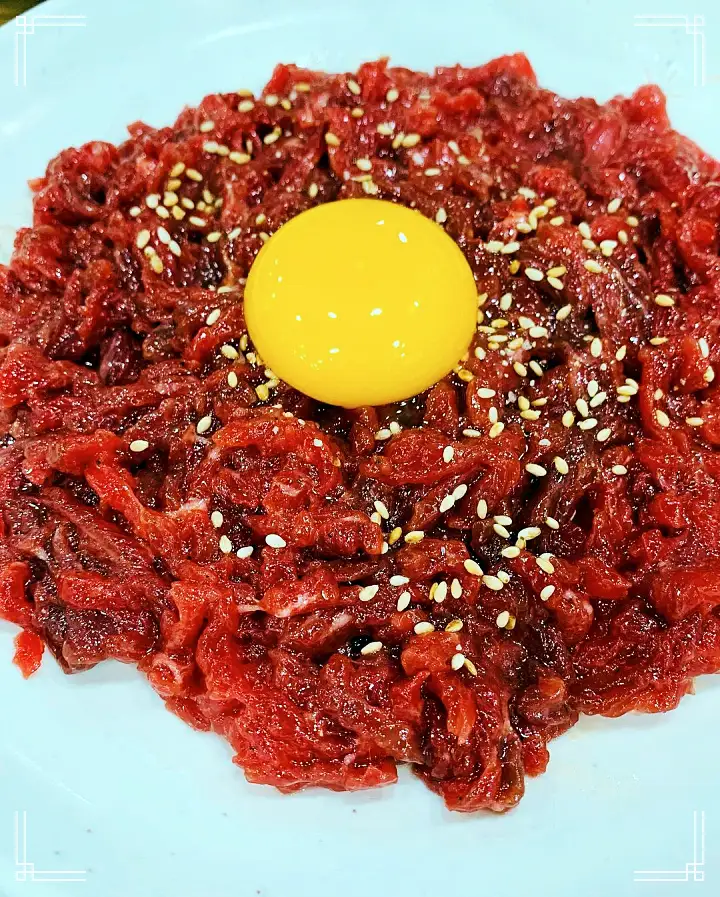 진심 가득 건강 담은 맛 종로 5가 맛집 추천 생방송투데이 육회 육회비빔밥 육사시미 육회탕탕이 주말 8백 인분 완판 광장시장 필수 코스 오늘방송 소문의 맛집