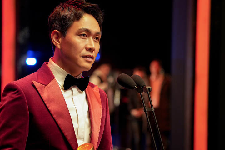 시상식에서상을받고있는오정세