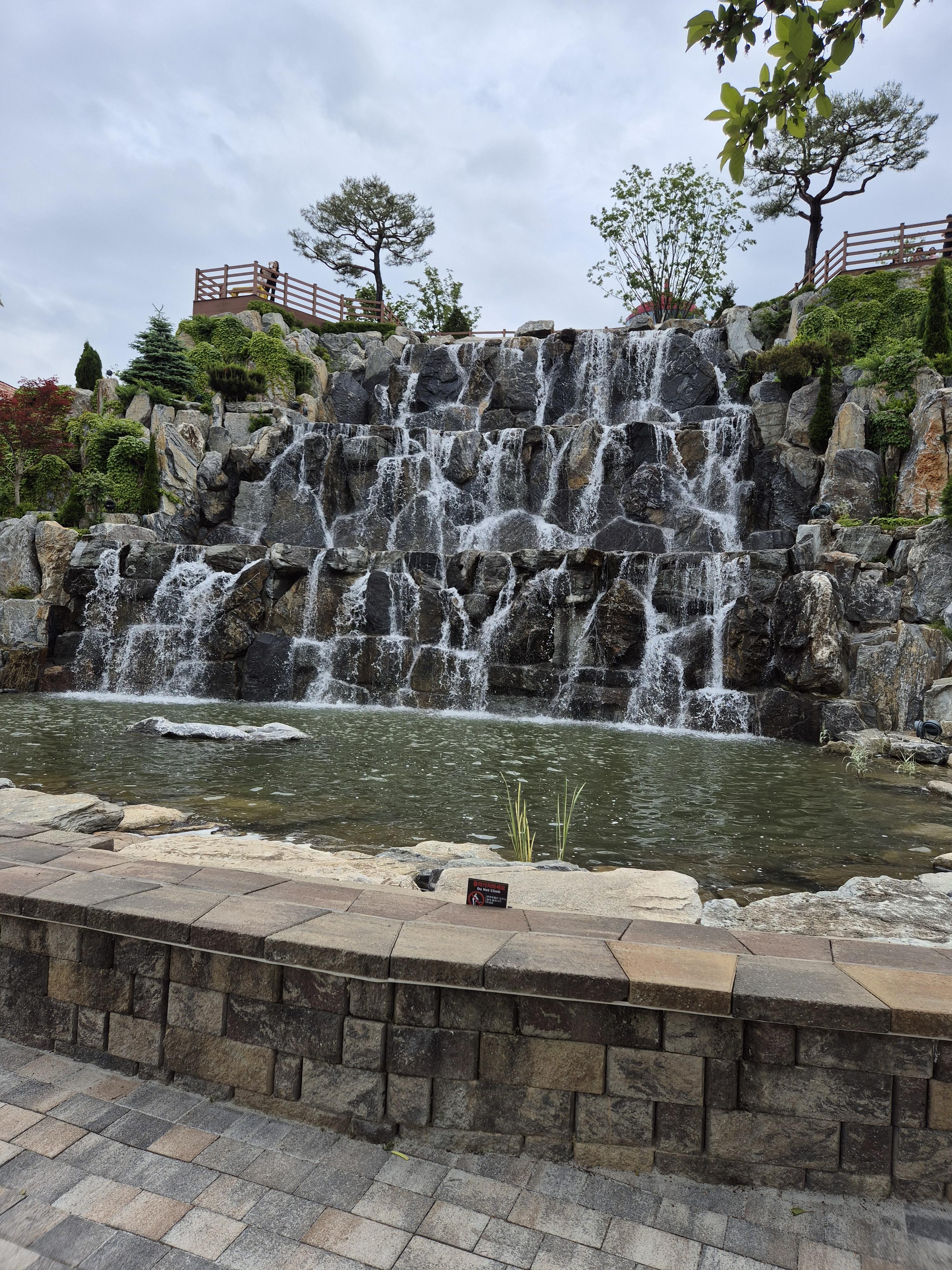 베툴라 앞 조경