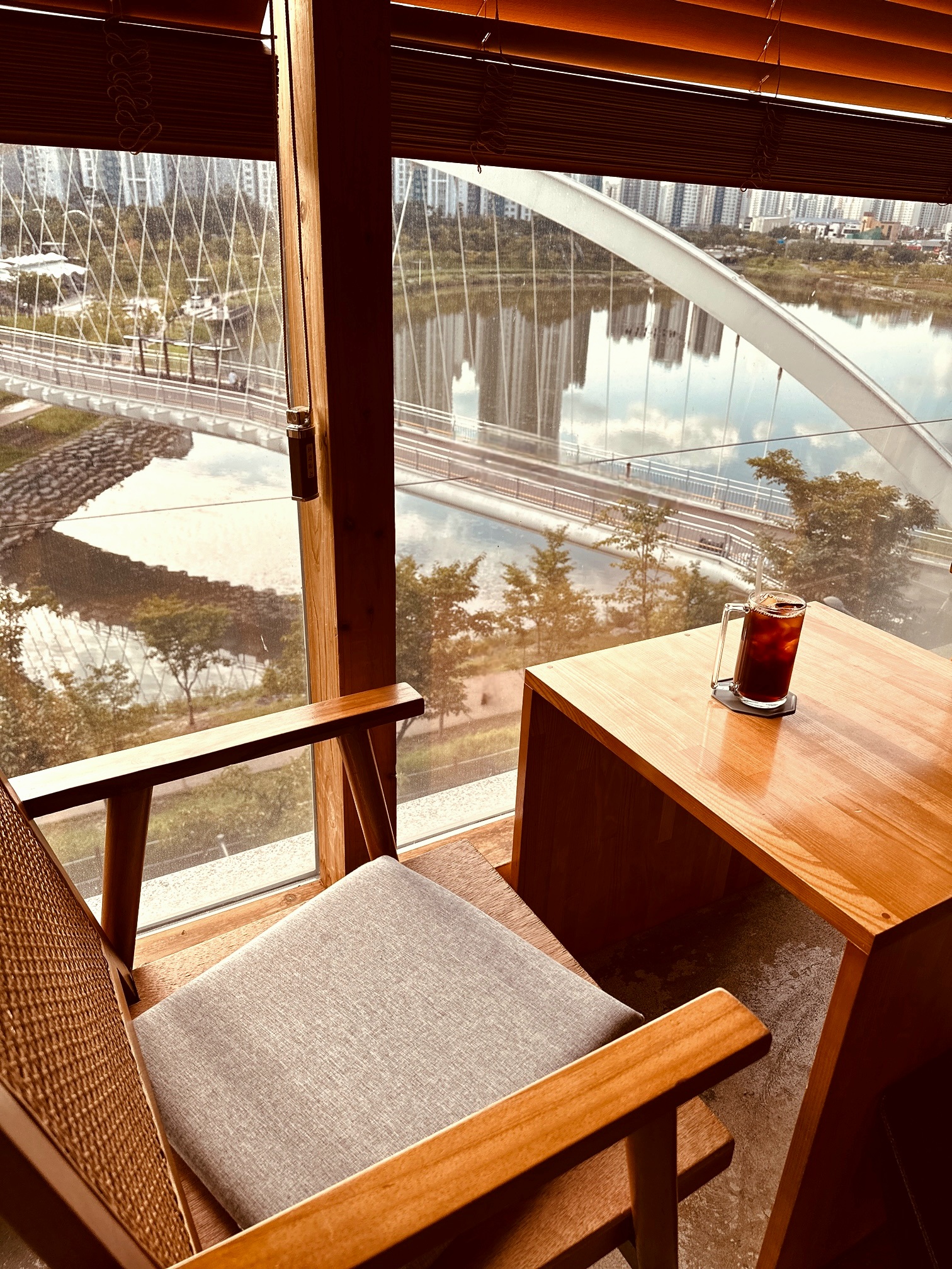 창가-뷰가-좋아요.