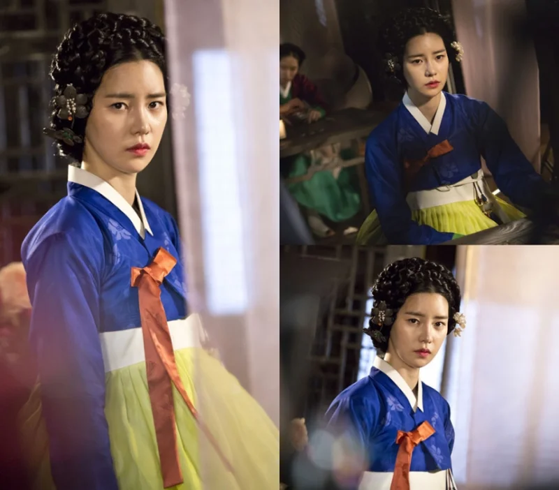 머리를 꼬아 말아 올리고 파랑색 한복을 입고 서 있는 드라마 대박에 출연하는 배우 임지연