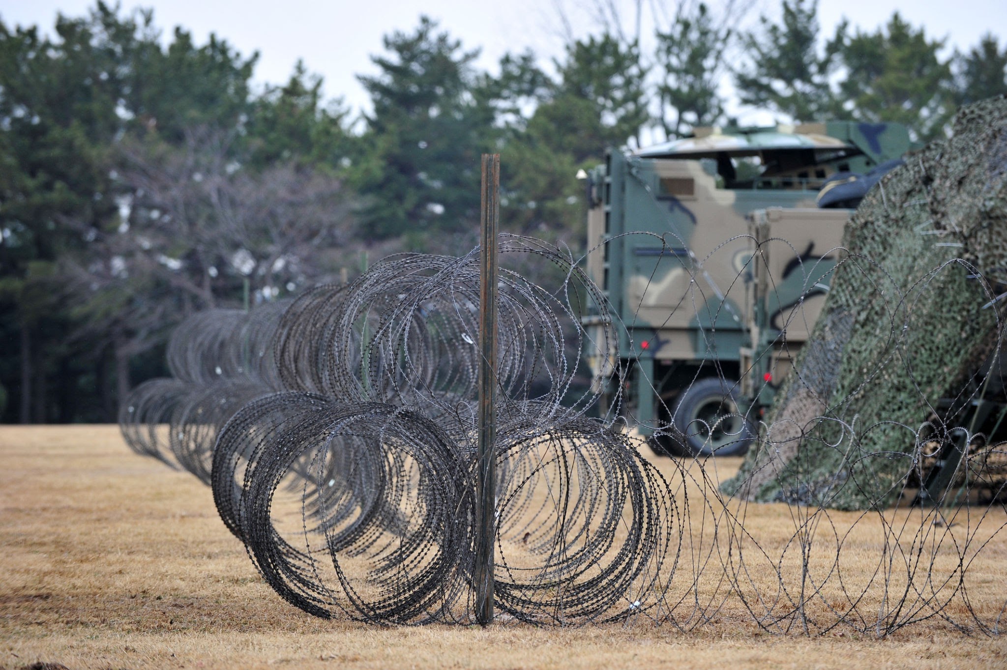 국경 봉쇄와 군 병력 배치