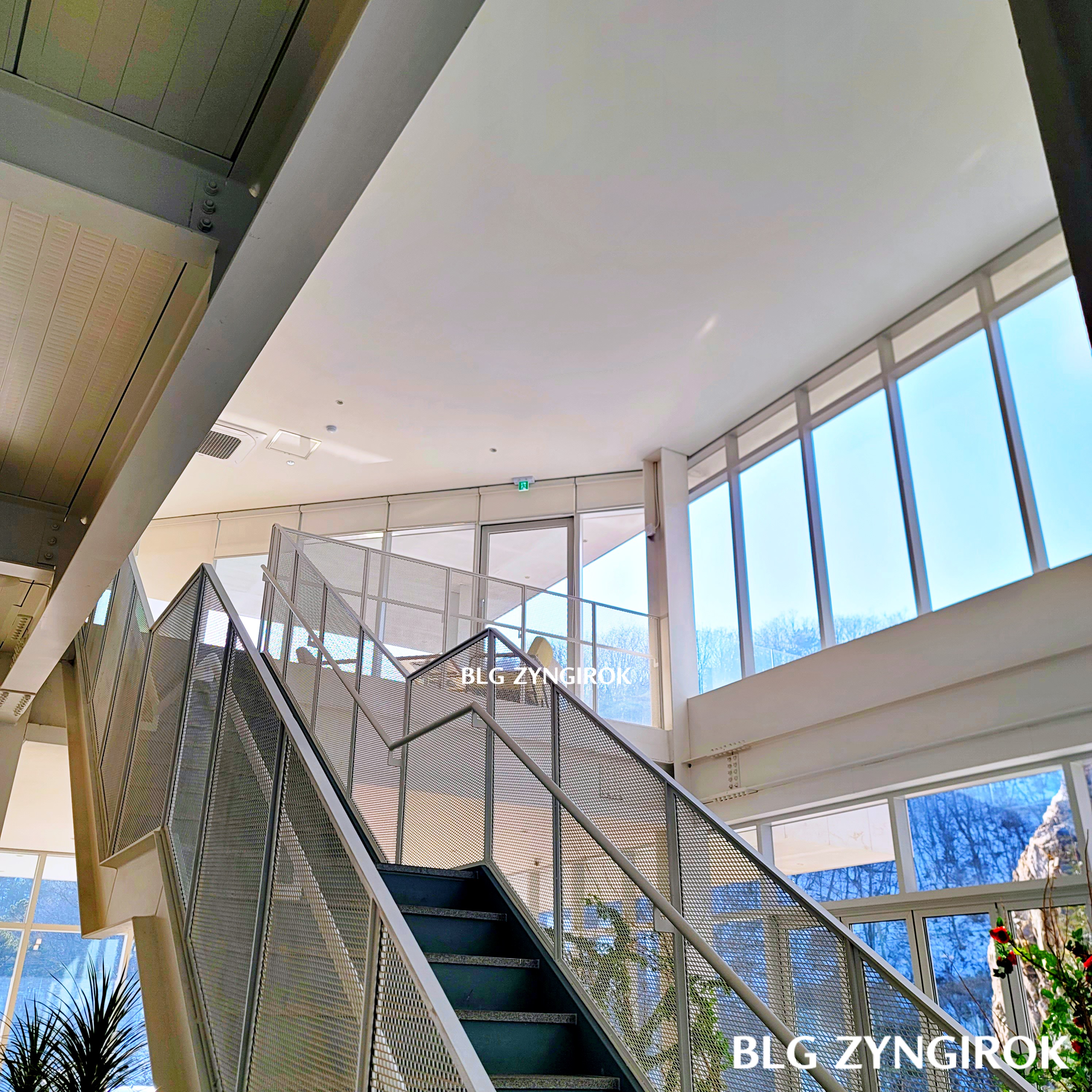 양주 카페 닛다 내부 - 계단 모습이다.