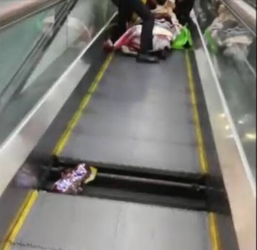 대형마트-무빙워크-사고