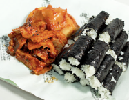 통영 충무김밥과 반찬 한 상