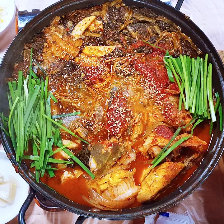 이만기 동네한바퀴 메기찜 50여 년 전통의 삼대 메기 빠가사리 매운탕 찜 전남 장성 장성호 맛집 소개