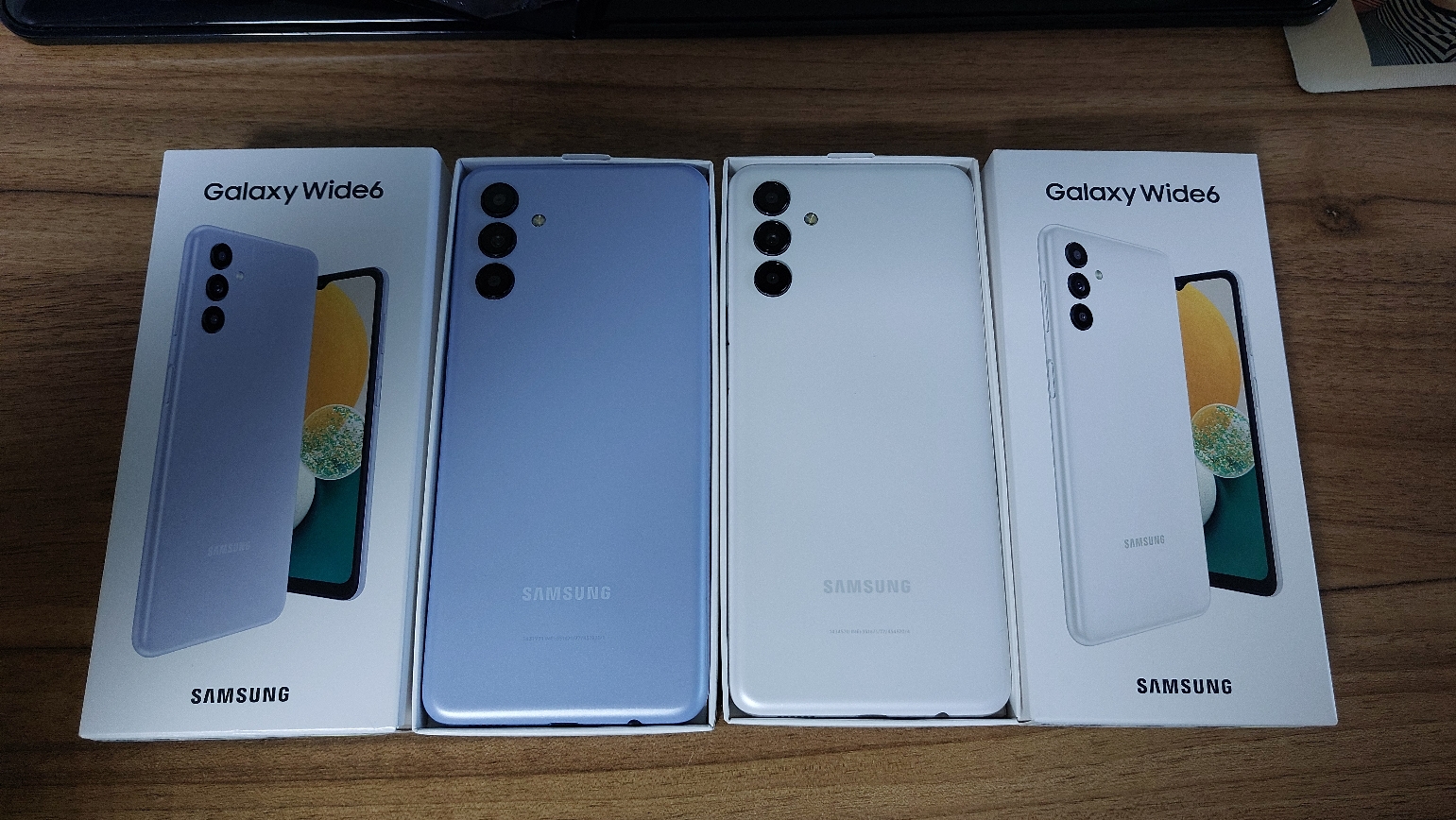 갤럭시 와이드6 블루와 화이트 개인적으론 화이트가 더 이뻐보임