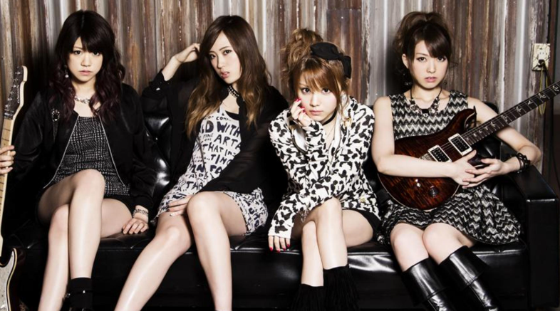 록밴드 라벤더의 보컬로 활동한 다나카 레이나