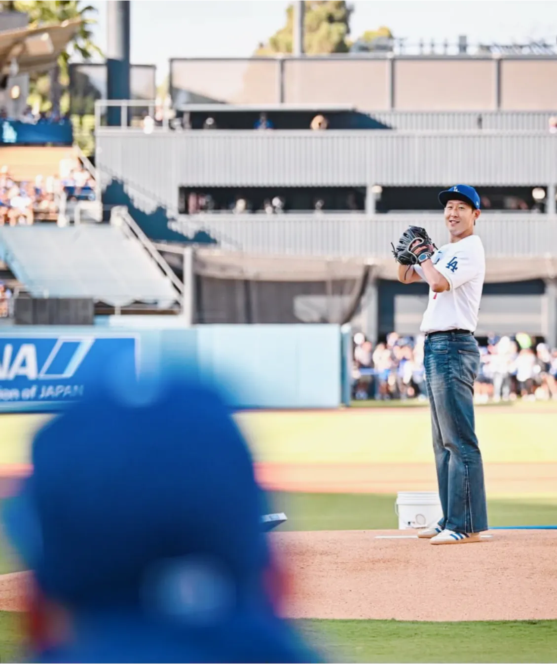 손흥민 시구, 뷔 시구, MLB 시구, 메이저리그 시구, 손흥민 MLB, 뷔 MLB, 다저스타디움 시구, 양키스타디움 시구, MLB 시구 비교, 시구 레전드, MLB 역대 시구, 조지 부시 시구, 버락 오바마 시구, 50센트 시구, 시모네 바일스 시구, 유현진 배지현 시구, K스타 시구, 한류 스타 시구, MLB 팬 서비스, 뷔 손흥민 브로맨스, 뷔 팬 서비스, 손흥민 글로벌 인기, K팝 메이저리그 진출, 메이저리그 한류, MLB 문화 마케팅, 스포츠 퍼포먼스, 한국 연예인 시구, 손흥민 뷔 직캠, 시구 레전드 영상