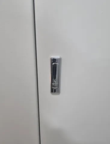 아파트 지하실 철문