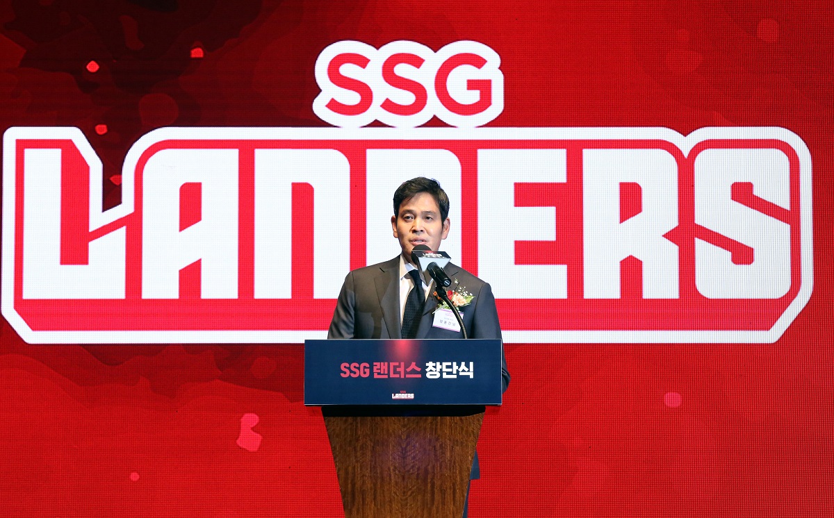 정용진 신세계 회장 승진 후 쏟아지는 비난... 10년간 이마트 주가 70% 하락...멸공 타령에 회사는 나락 정용진 신세계 회장 승진 후 쏟아지는 비난... 10년간 이마트 주가 70% 하락...멸공 타령에 회사는 나락
