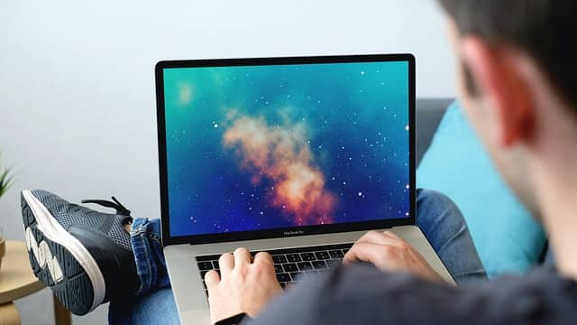 디지털 노마드의 예산 짜기: 한 달 생활비로 살 수 있는 도시들