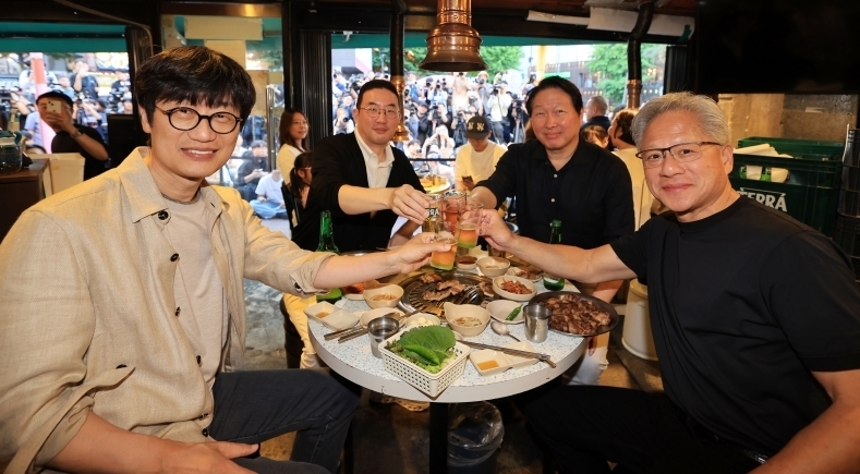 젠슨 황 CEO와 SK그룹 회장의 '깐부 회동' 사진