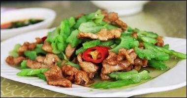 여주와 돼지고기 볶음 요리