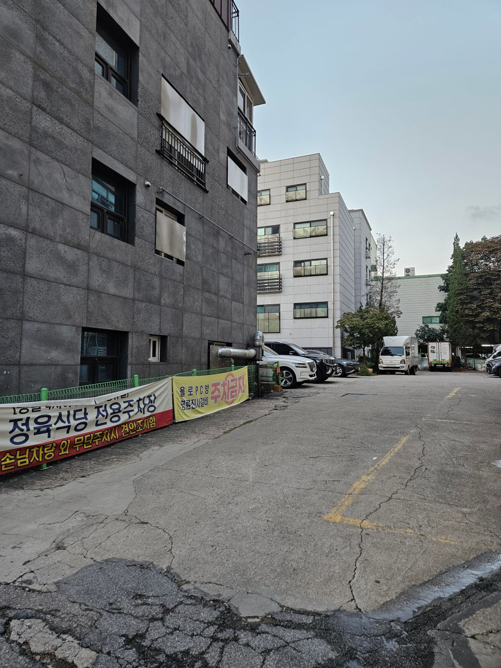 팔육정육식당 주차장