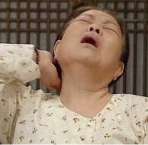 뒷골이 땡기는 증상