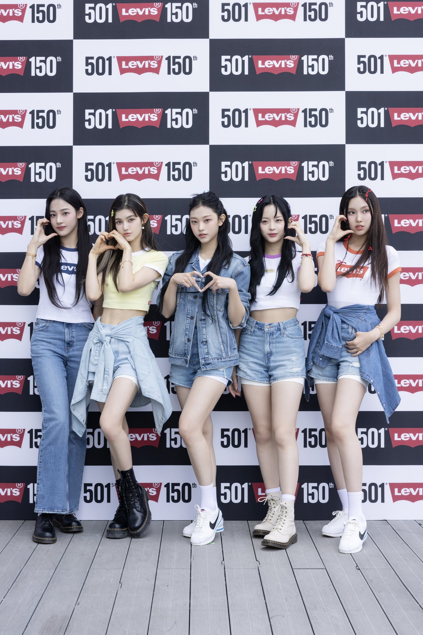 NewJeans / LE SSERAFIM / ENHYPEN / TXT