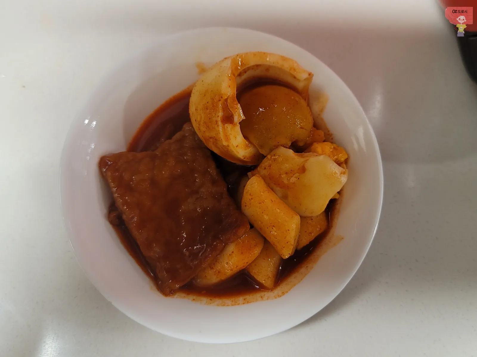 GS25-편의점-간편식-미정당-어묵떡볶이-먹기전-개인접시에-소분