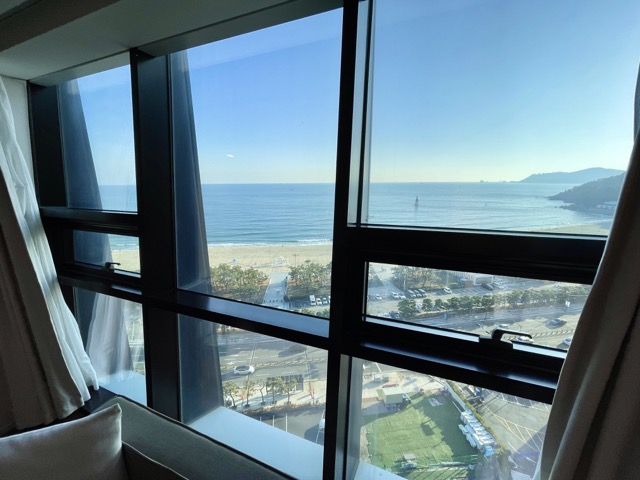신라스테이-해운대-프리미어-디럭스더블-오션뷰-창밖모습