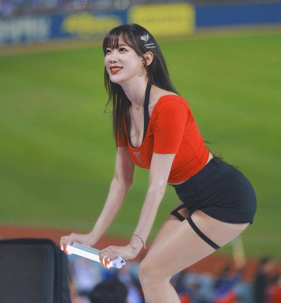 김한나 치어리더 나이 인스타 몸매 브래지어 퍼포먼스 야구 농구 결혼 남편