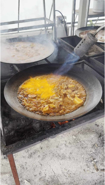 솥뚜껑닭볶음탕