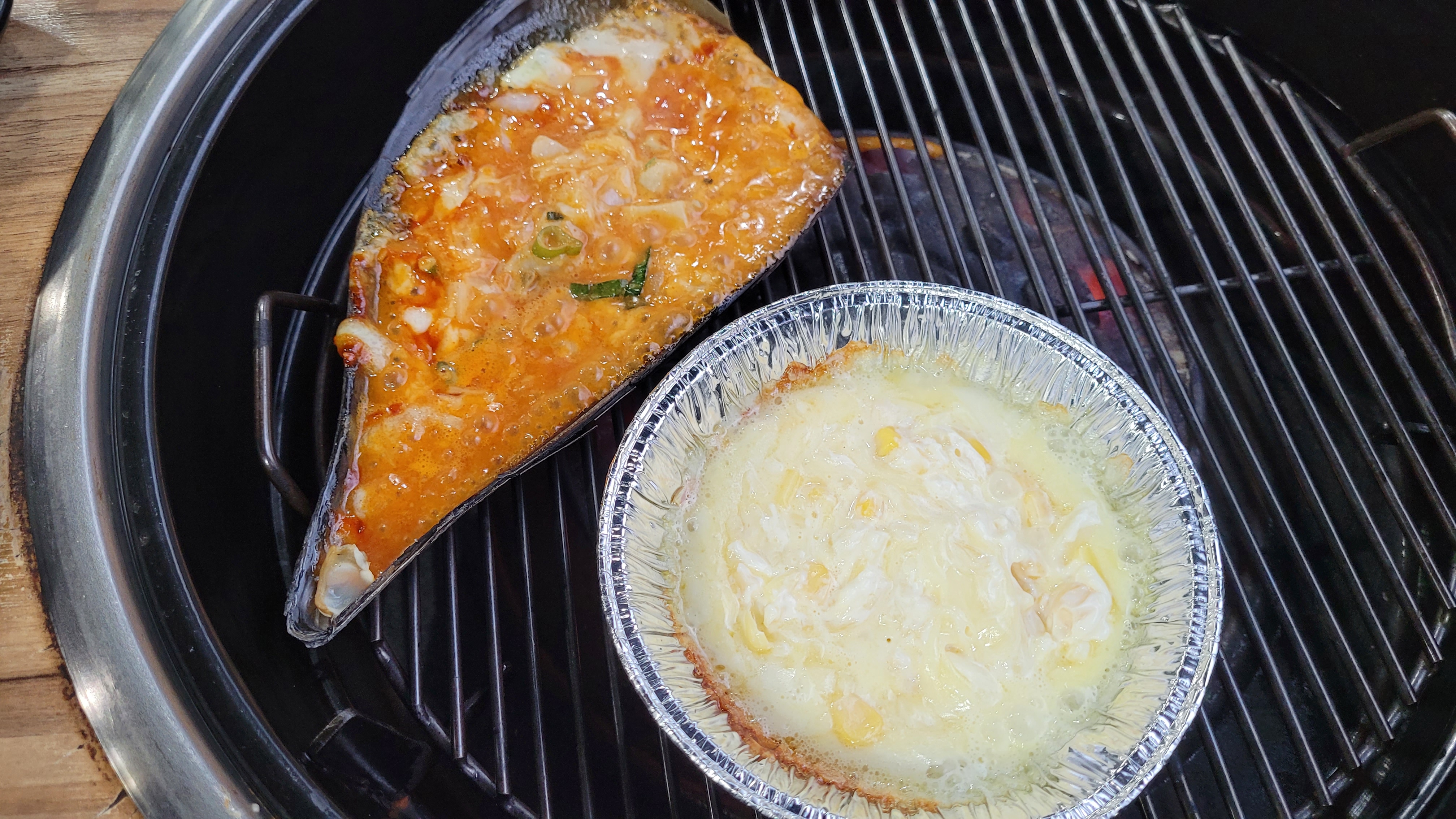 끊고 있는 키조개 치즈 양념구이