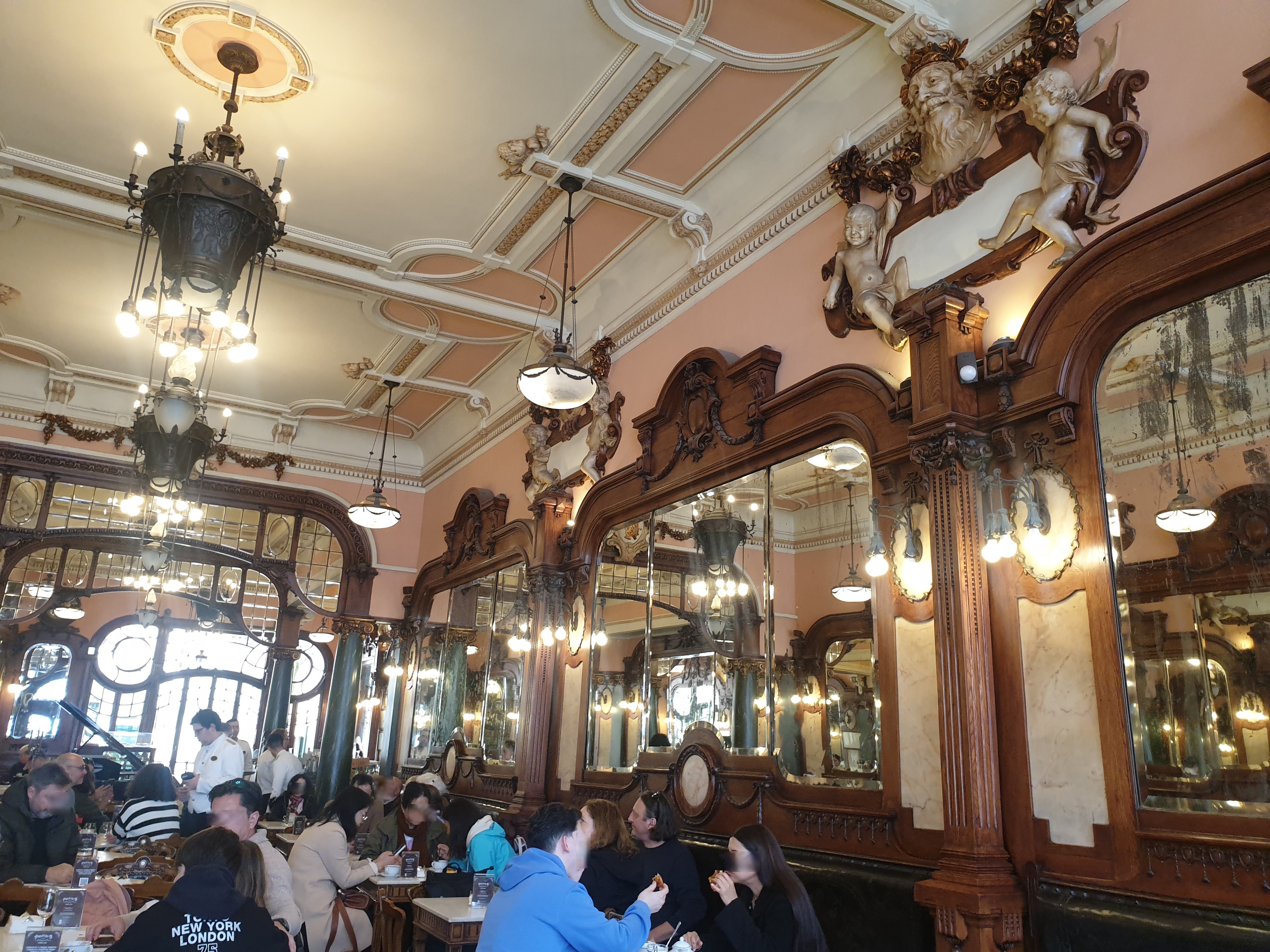 마제스틱 카페 안