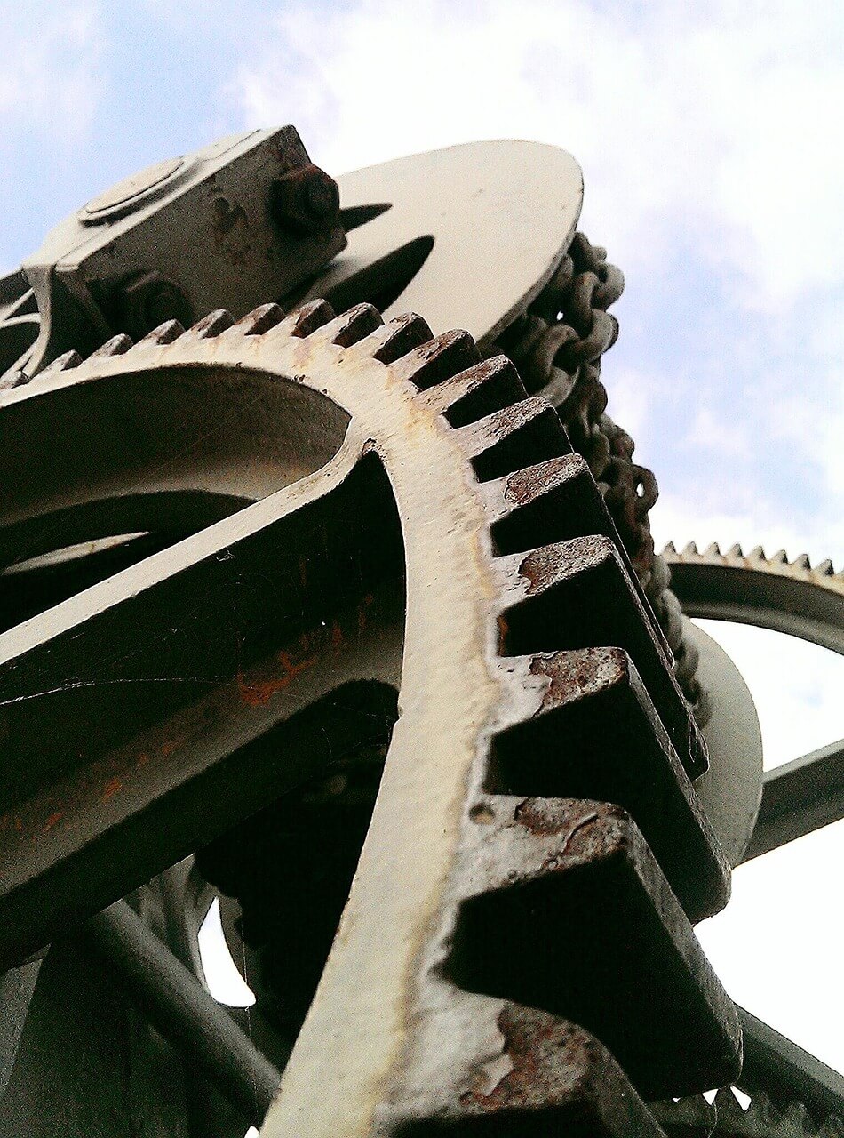 요소에 따라 철강 선택을 전략적으로 접근해야 한다.