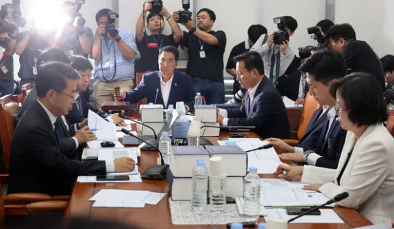 정치권&middot;노동계&middot;재계의 입장 차이