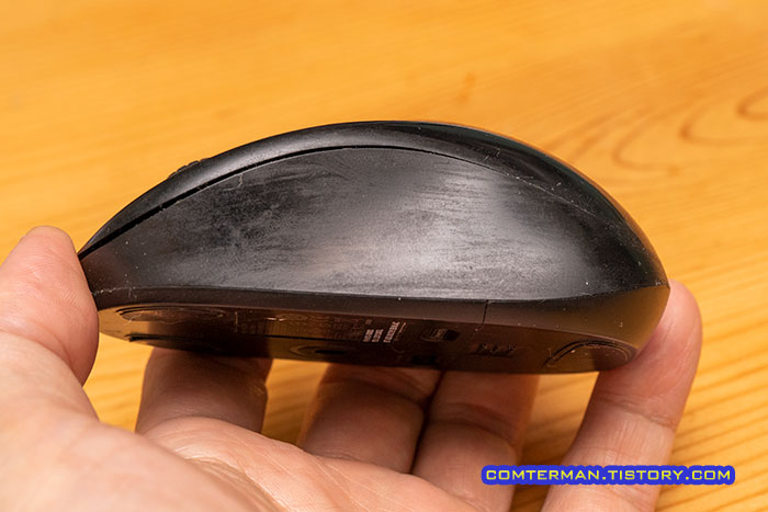 찐득한 플라스틱 표면