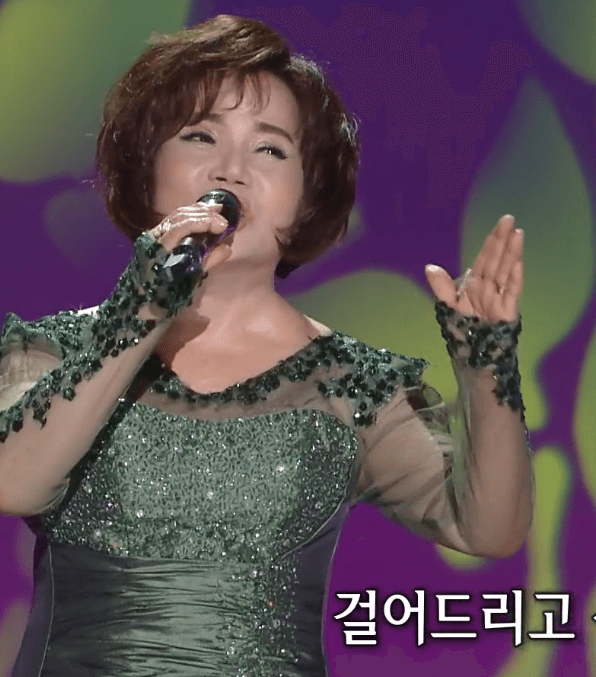 문정선(이영숙) 꽃 목걸이