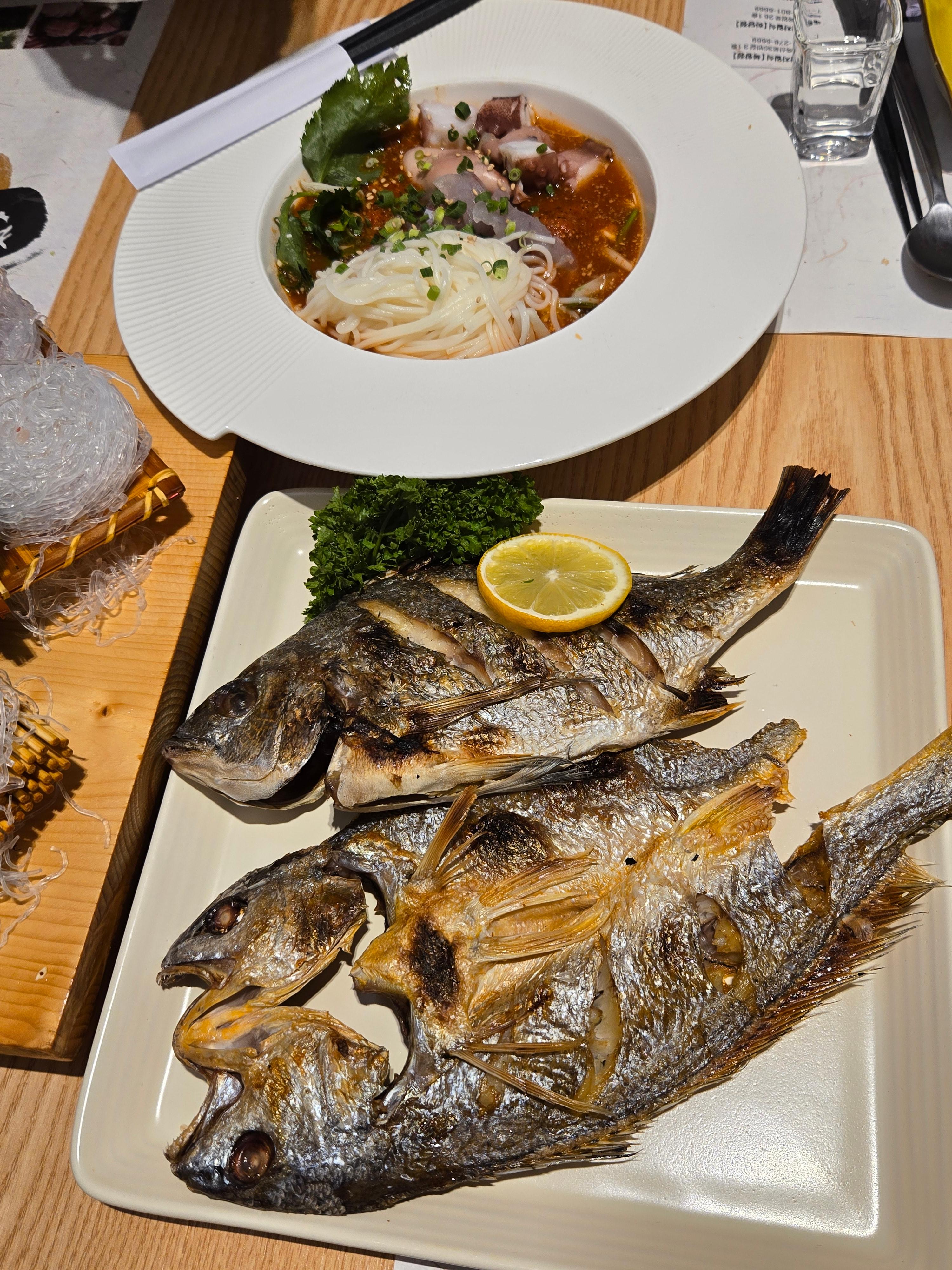 물회 국수&amp;#44; 생선구이&amp;#44; 기본 반찬