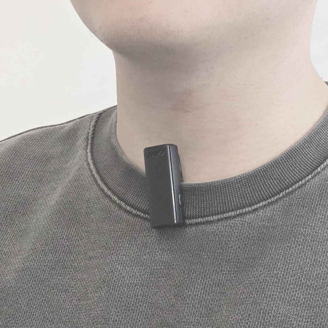 스마트폰에 연결된 무선마이크 수신기