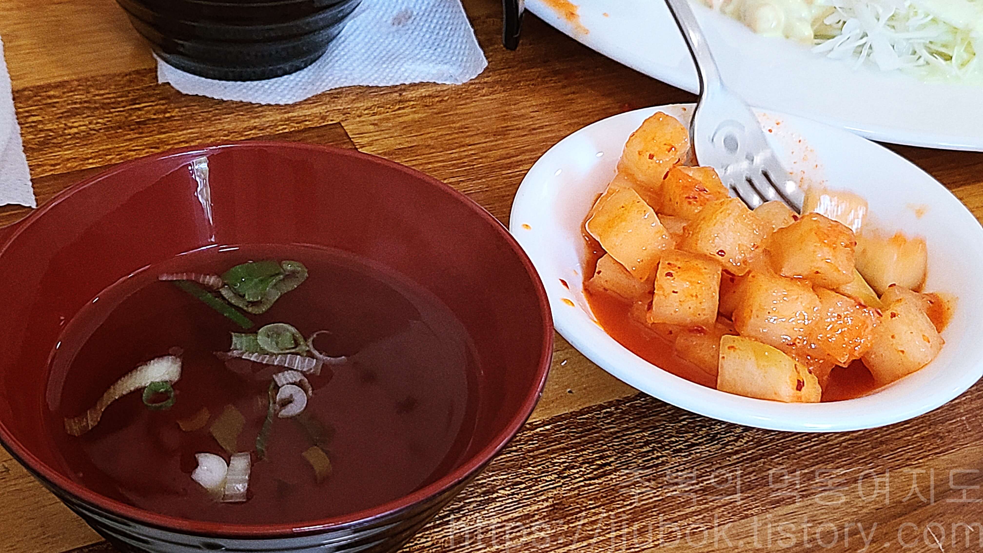 돈까스-참-잘하는-집-밑반찬