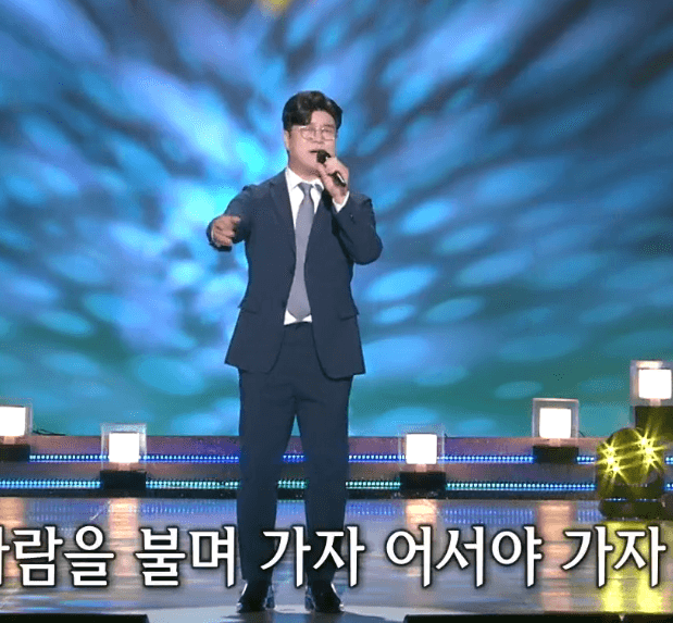 박구윤(박재홍) 휘파람을 불며