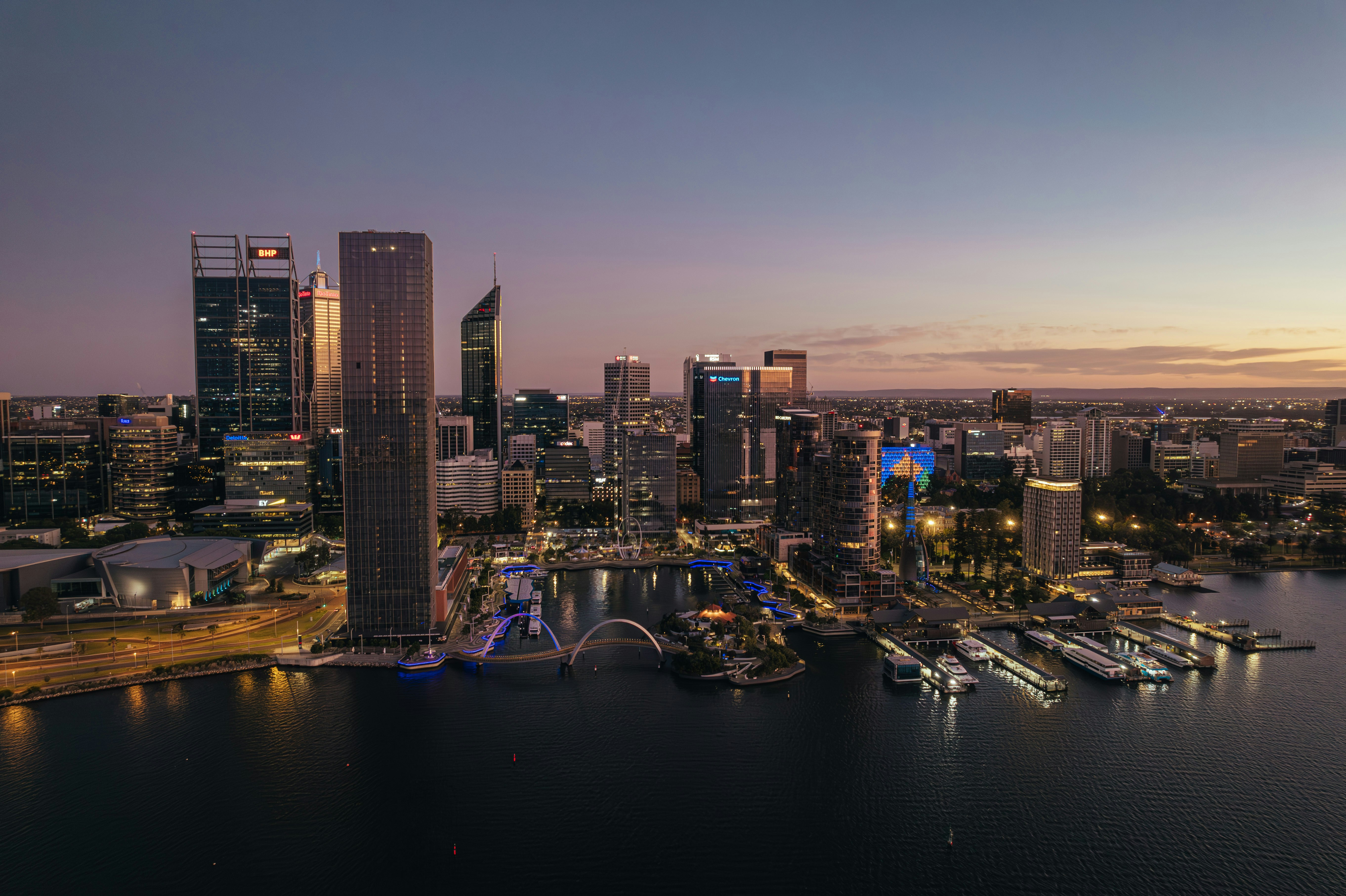 시니어 부부 해외여행 호주 퍼스 시내전경