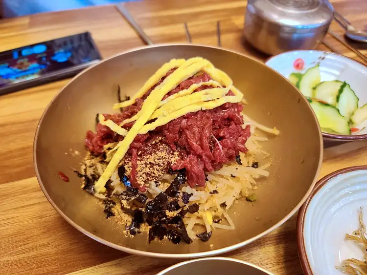 토요일은 밥이좋아 토밥 국내산 4대째 90년 전통 한우 육회 물회, 경주식 한우물회, 비빔밥, 석쇠 불고기 경주 보문단지 동궁원 맛집 추천 토밥즈 방송정보