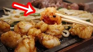 진 호르몬 &ndash; 구워 먹는 소곱창 요리 (출처:유튜브/트립닷컴/잡다구리정보만물상)