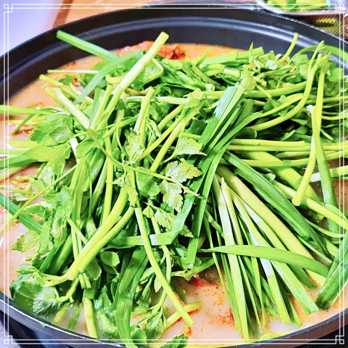 밀양 위양지, 퇴로리, 고가 마을 맛집 35년 외길 인생이 담긴 오리전골 한 상