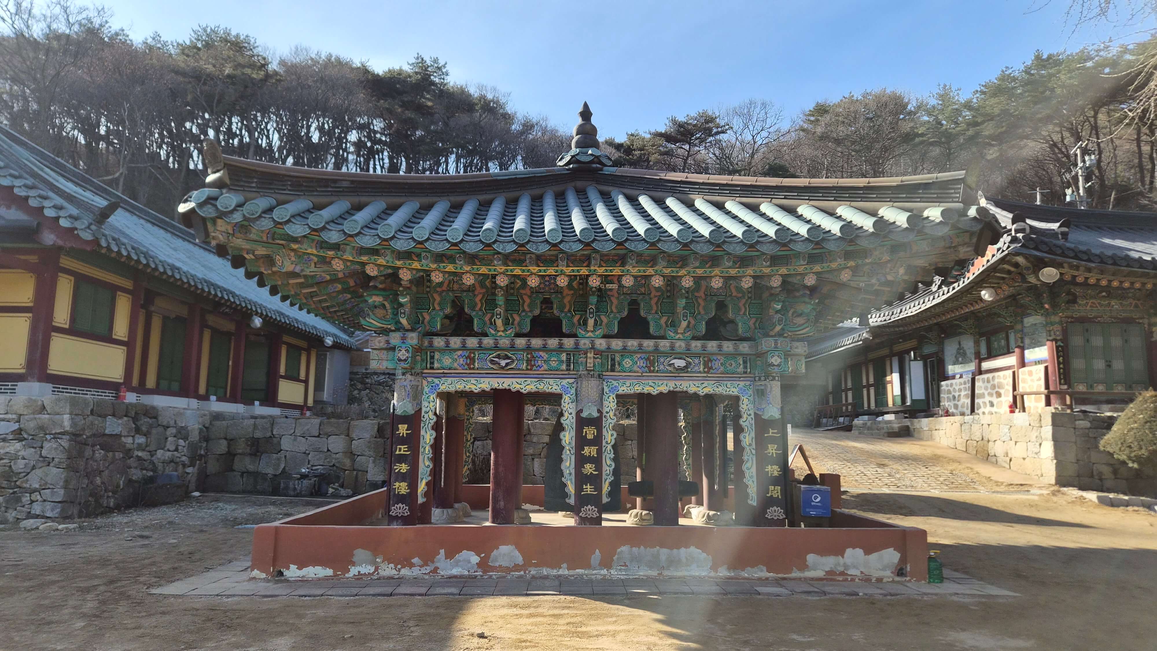 강화도 백련사 : 고려산의 순백색 미소 연꽃처럼 피어난 산사의 풍경