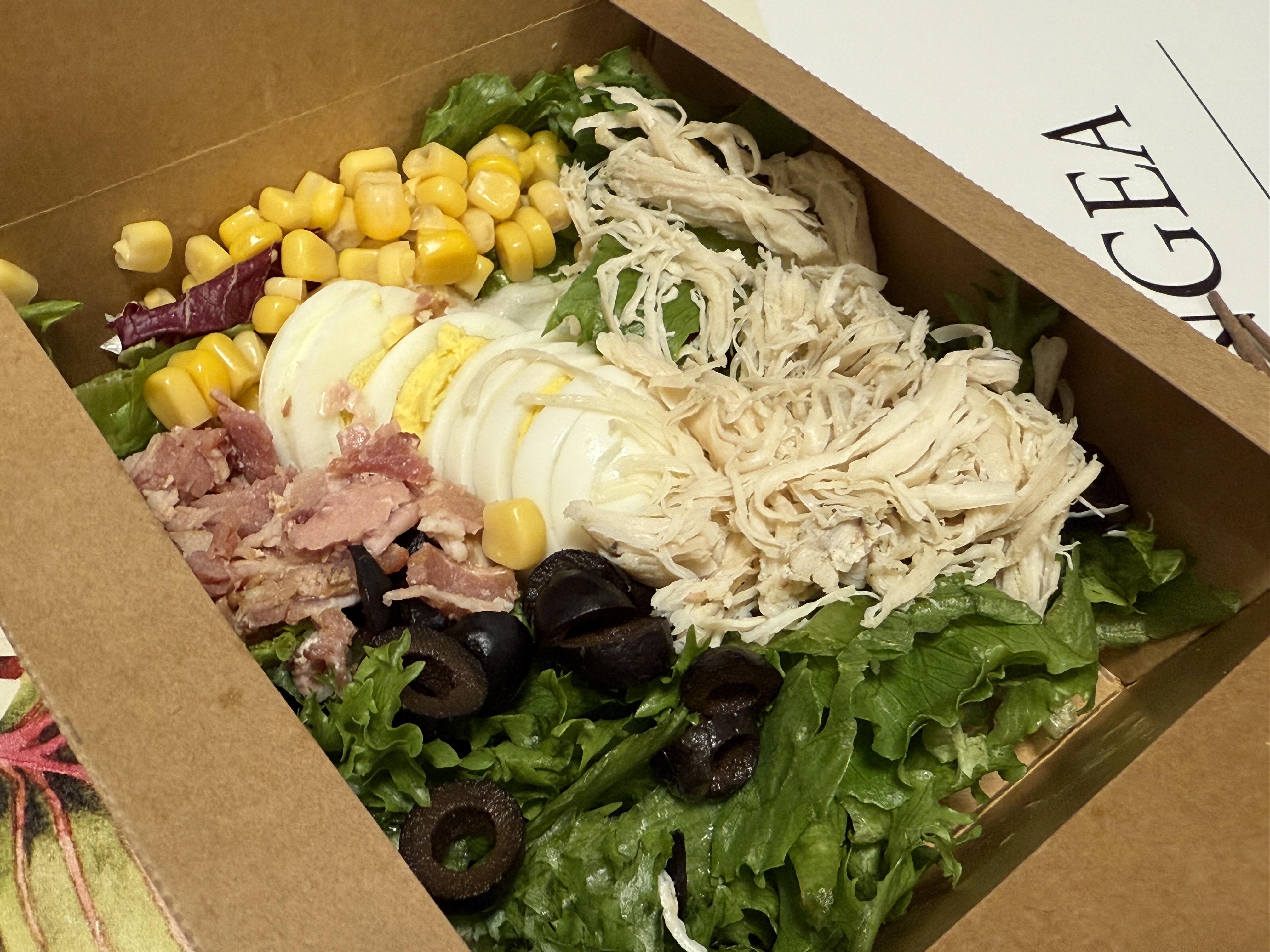 많은듯한데 칼로리가 적합한 샐러드 메뉴