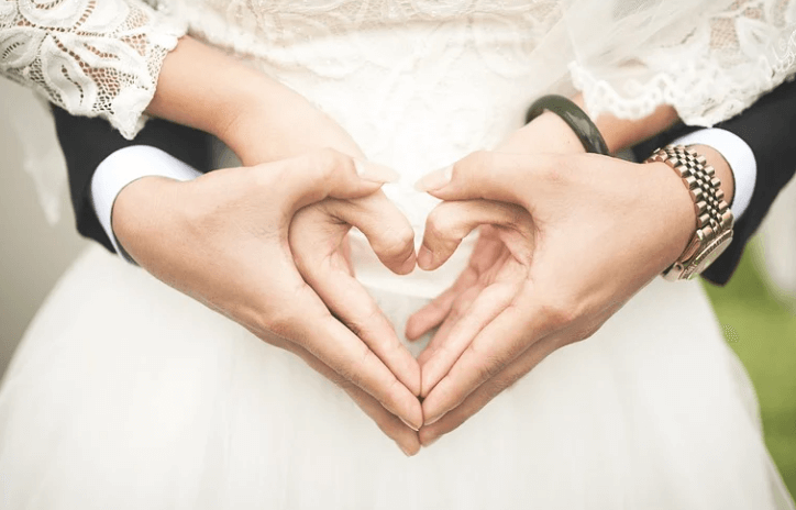 결혼하면서 손을 모은 이미지