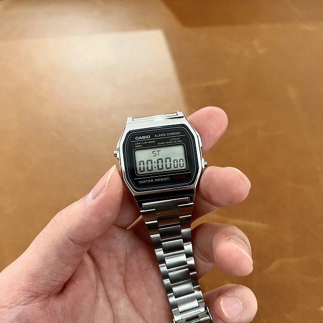 카시오 전자 시계 스톱 워치 화면