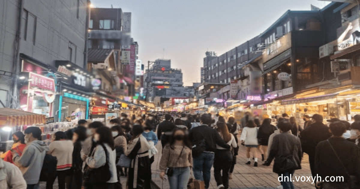 홍대의 길거리 인파