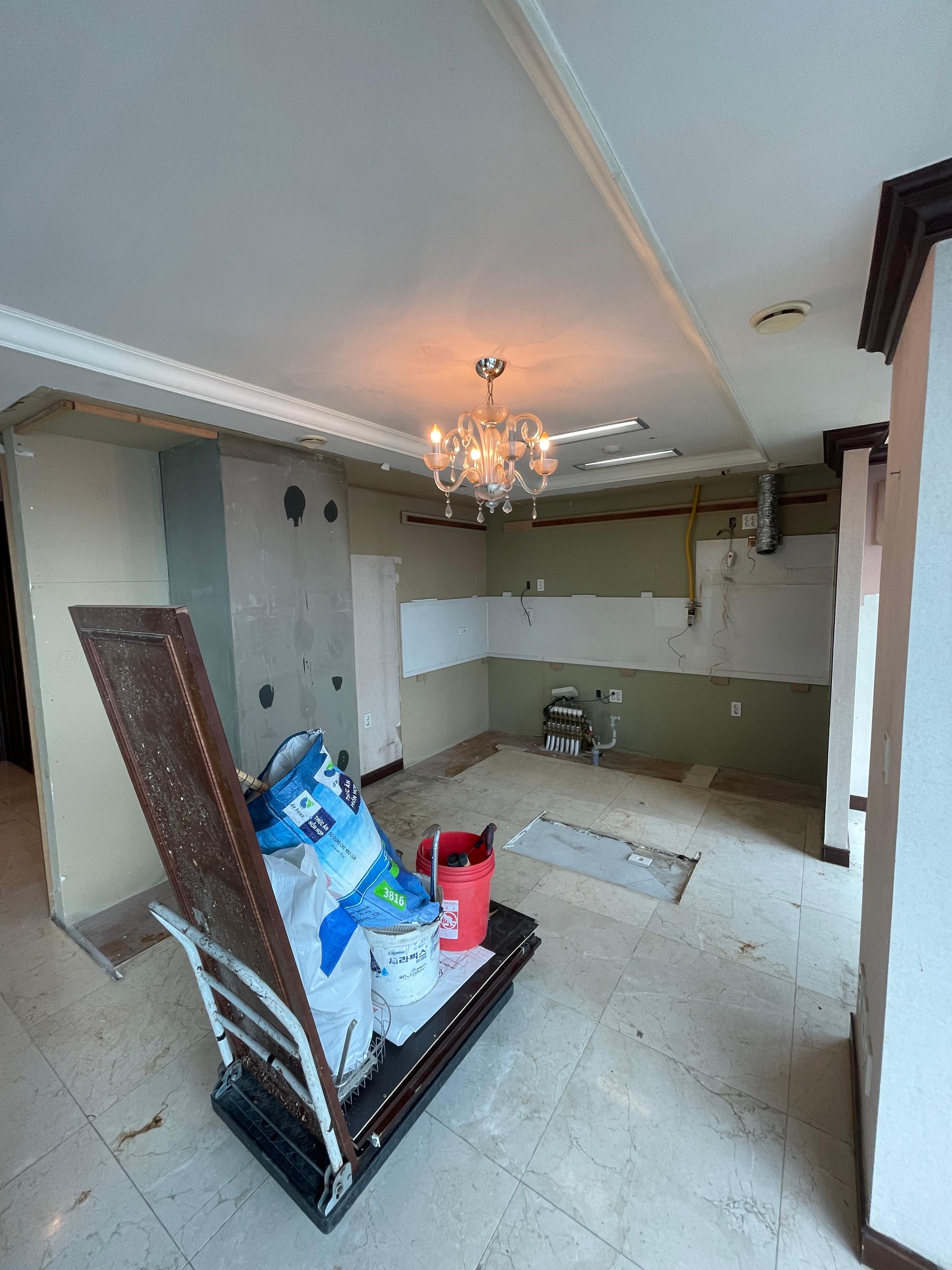 반셀프인테리어, 인테리어, 키친, 키친리모델링, 캐비넷, 대리석상판, 디아노임페리얼, 후드일체형인덕션, 아일랜드, 브론즈경, 빌트인가전, 빌트인식기세척기, 폭포수전, 보탬주방, 을지로