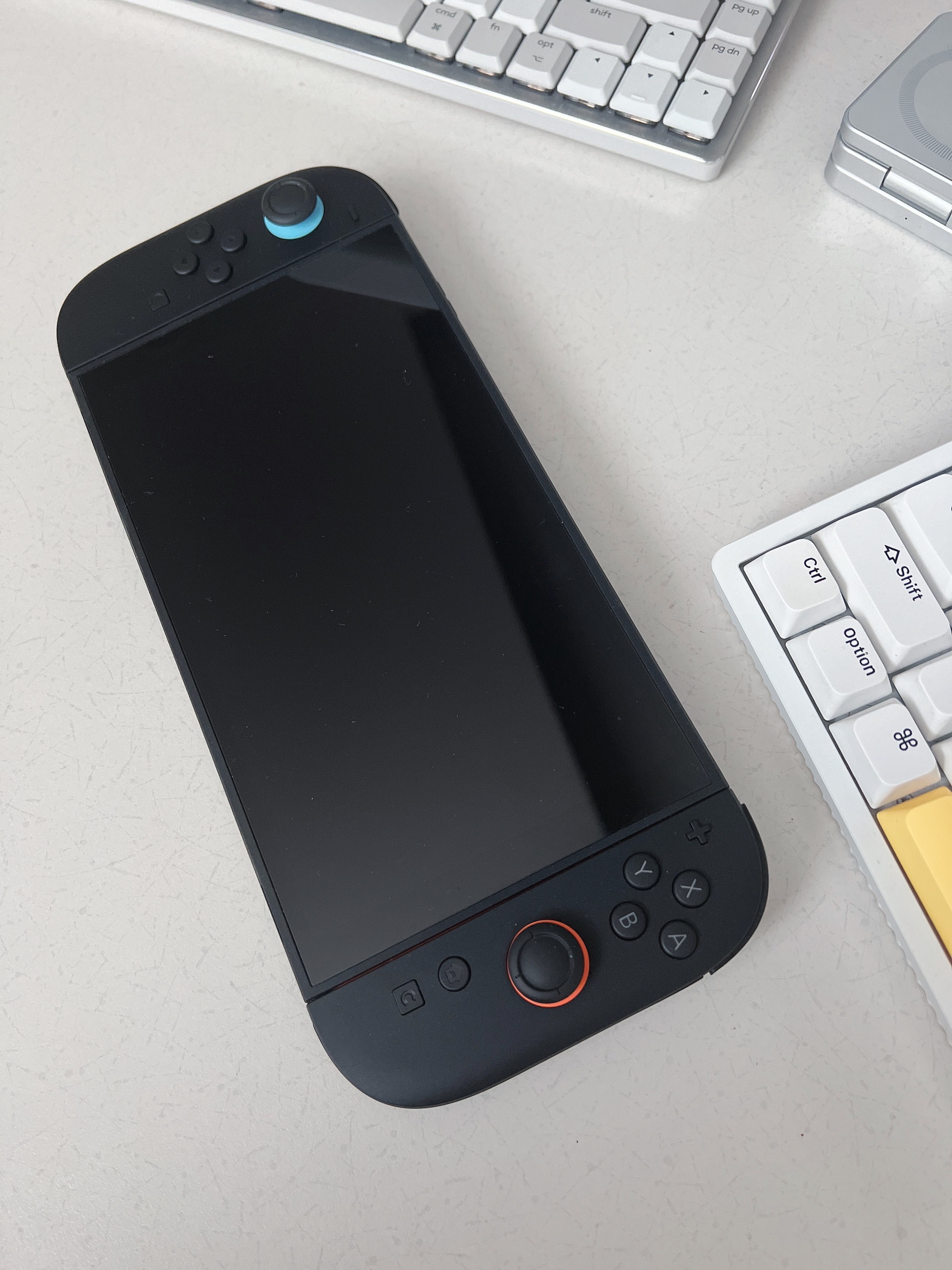 7.9인치 스크린이 강조된 스위치 2 전체 전면 사진